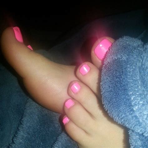 Glowing Pretty Pedicures Toe Polish Toe Nails
