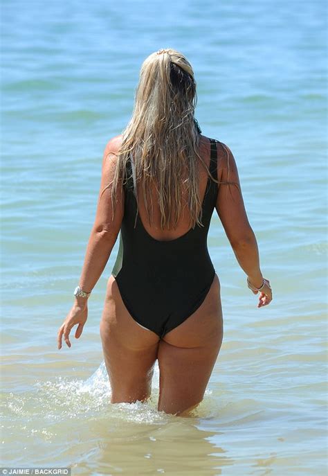 Frankie Essex Flaunts Ample Assets In Plunging Swimsuit Daily Mail Online