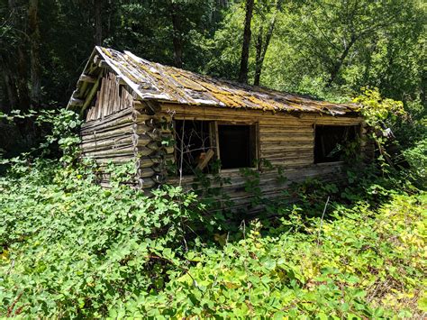 Single Room Log Cabin Found In Klamath National Forest California Cabin Klamath National