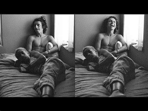 It was the photo that raised eyebrows all across the internet this morning: Willow Smith IN BED With 20 Year Old Actor Moises Arias