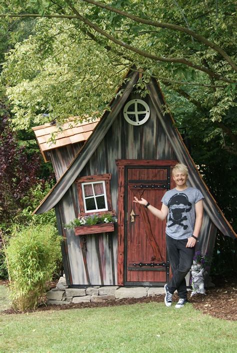 Mein wilder garten, links im bild unser grundwasserbrunnen. Kundenstimmen | Spielhaus garten, Zwergen haus, Günstige ...