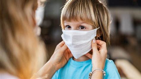 Pentingnya Pakai Masker Saat Terbang Di Tengah Pandemi Ini Bahan Yang