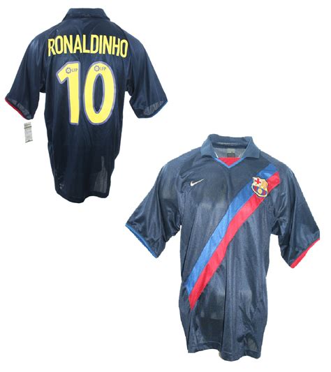 Warum tauscht weltfußballer ronaldinho (26) sein trikot zweimal? Nike FC Barcelona Trikot 10 Ronaldinho 2003/04 Heim ohne ...