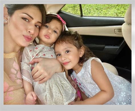 Actress Sidra Batool Latest Clicks With Her Cute Daughters Reviewitpk