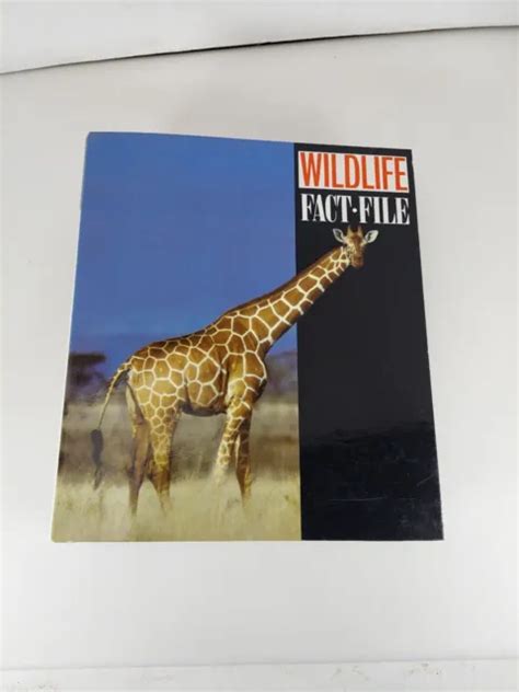 Vintage 1990s Wildlife Fact File Animal Binder With 97 Cards 11
