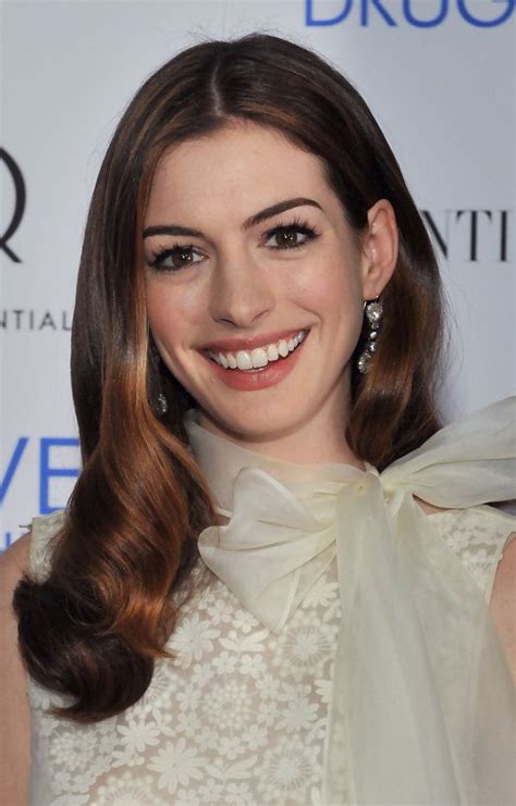 Pin By Avez Baig On Anne Hathway With Images Anne Hathaway Hair