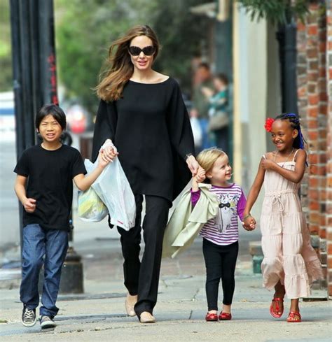 Kinder sollen gegen brad pitt aussagen. Angelina Jolie - Kinder und Familienleben machen sie glücklich