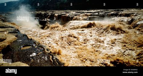 Hukou Waterfalls On Yellow Riverchina Stock Photo Alamy