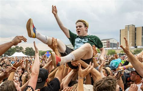 No Moshing Or Crowdsurfing When Concerts Return Experts Warn