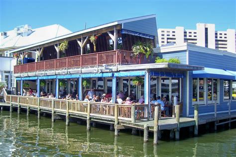 Bubba S Seafood In Virginia Beach Offers A Double Deck Of Picking