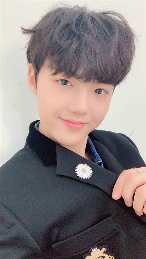 Doyoung (도영) is a south korean singer under yg entertainment. Kim Doyoung Cr: YG_TreasureBox twitter update | Survival ...