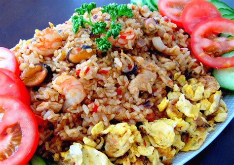 Seiring waktu, resep nasi goreng enak dari cina itu mengalami perkembangan sebagaimana perkembangan bawang bombai 10 gram, iris kecil. Resep Nasi Goreng Pedas Pakai Terasi | Aneka Resep Indonesia