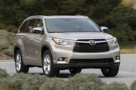 2016 Vs 2017 Toyota Highlander Whats The Difference Autotrader