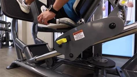 Gym Equipment Leg Press Machine Size 46 X 74 X 66 In Model Name