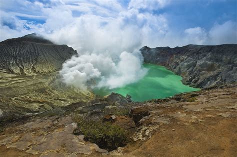 How To Visit Indonesia S Blue Fire Volcano Kawah Ijen