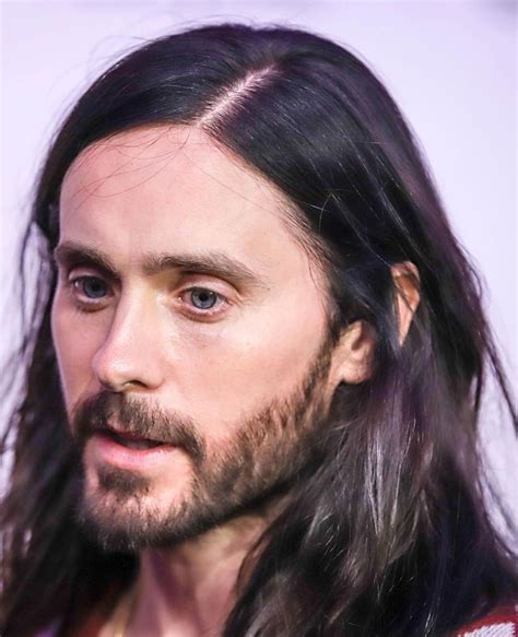 After starting his career with television appearances in the early 1990s. Pin de Leila Valentim em Jared Leto 3 em 2020