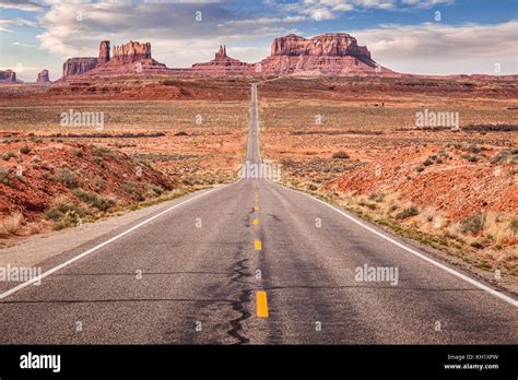 Route 163 Arizona Approaching Monument Valley Stock Photo Alamy
