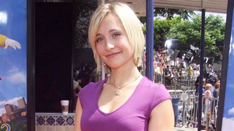 Smallville Actress Alison Mack Pleads Not Guilty To Sex Trafficking