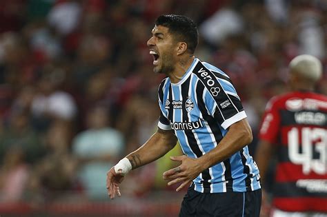 Luis Suarez willing to buy out Gremio contract to set up Lionel Messi