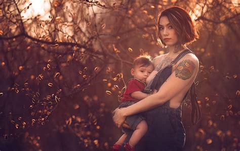 9 Stunning Photos Of Moms Breastfeeding In Public Photos Twb