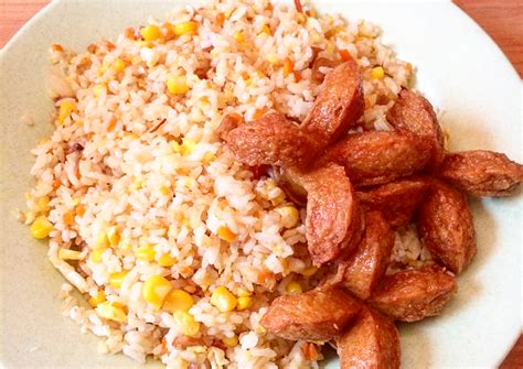 Cara membuat nasi goreng biasanya menggunakan nasi putih yang digoreng atau ditumis dengan minyak dalam wajan bersuhu tinggi. Bahan Membuat Nasi Goreng Yang Sehat / Resep Nasi Goreng ...