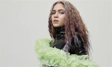 Grimes Says She Wants To Tour As A Hologram Now