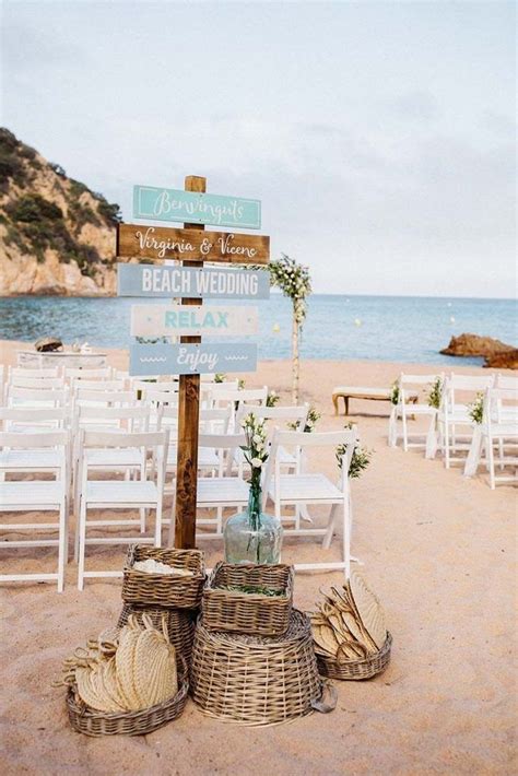 25 Intimate Boho Themed Summer Beach Wedding Ideas In 2020 Wedding