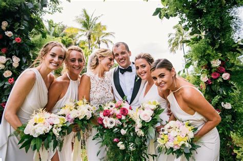 23 Real Wedding Pics From Couples Who Tied The Knot Rain Or Shine Huffpost Life