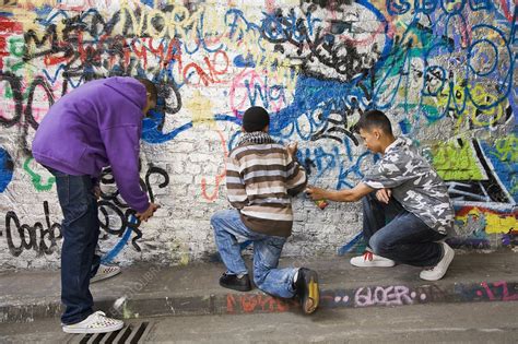 61 graffiti artists share their styles | bombing science. Teenage gang doing graffiti on a wall - Stock Image - F003/6490 - Science Photo Library