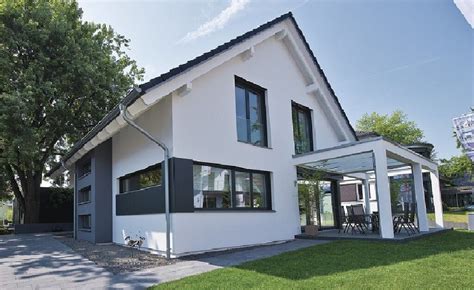 Weitere ideen zu architektur, haus architektur, architektur haus. Satteldach-Haus modern mit Pergola Terrasse ...