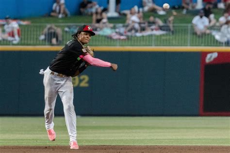 San Diego Padres Top Prospect Cj Abrams Comes Alive For Chihuahuas