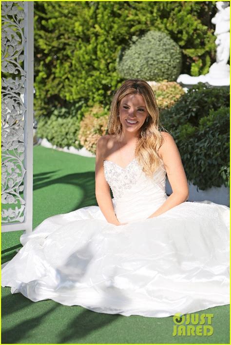 Photo The Bachelors Becca Tries On Wedding Dress With Ben Higgins 01