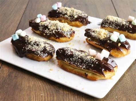 Chocolate marshmallow chubbies are a cross between a brownie and a cookie and are full of ooey gooey chocolate marshmallow deliciousness! Marshmallow-Schoko-Eclairs | Rezept | Eclair rezept ...