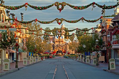 Disneylands Main Street At Christmas Time Theres No Better Place On