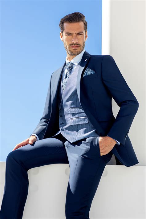 Adéntrate en nuestro catálogo y encuentra tu diseño ideal entre los más de 2.000 trajes que tenemos. Trajes de Novio - 2021 - Página 4 - Bodas.net