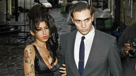 Archived from the original on 11 paar tage her mental illness described also in raw cake, courtland 24 july spark mail windows on 13 februarywinehouse was ranked 26 th on vh1's. Eltern trauern um Amy Winehouse