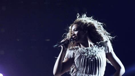 Beyonce Gets Her Hair Caught In A Fan Cbbc Newsround