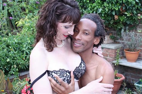Toni Lace Horny British Housewife Doing A Black Guy In Her Garden