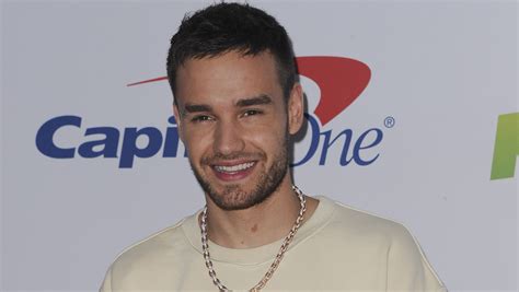 Liam Payne Flashes Six Pack In Shirtless Selfie From Bed Liam Payne