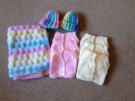 Go here for easy baby knitting patterns. knitting for premature babies | Baby knitting patterns ...