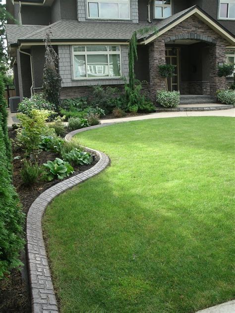 The skilled and experienced professionals at texas curb n borders can make a huge difference for the mower style is also popular due to how it accents your landscaping similar to a picture frame. Improve your home's curb appeal with decorative concrete landscape borders | EiEiHome