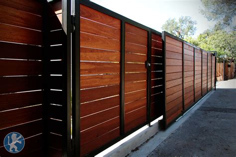 Custom Design Horizontal Redwood With Space And Black Powder Coated