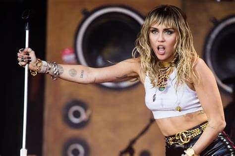 Miley Cyrus Reacts To Mtv Vma Nominations Snubs