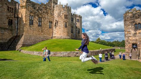 Alnwick Castle Tour The Real Hogwarts From Harry Potter Edinburgh