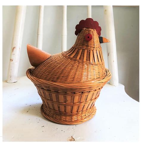 Vintage Chicken Shaped Lidded Wicker Basket Chicken Has Red Etsy Wicker Baskets Wicker