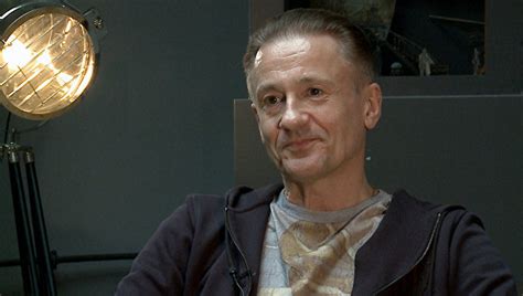 Об этом он рассказал в интервью светлане бондарчук. Олег Меньшиков о том, где экспериментировать, а где ...