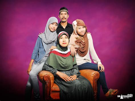 Perwakilan warga bahkan telah melaporkan kasus itu ke kejaksaan negeri kabupaten bekasi. Foto keluarga, studio kami dirumah anda, jakarta, bekasi - hub kami: Tlp/WhatsApp ...