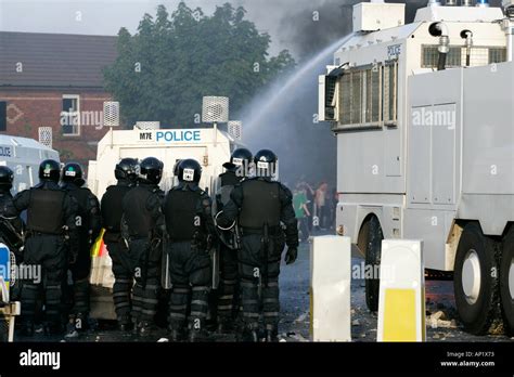 Psni Riot Police Officers Line Hi Res Stock Photography And Images Alamy