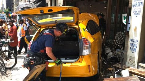 Video Taxi Crashes Into Nyc Restaurant Abc News