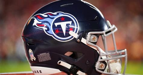 Tennessee Titans Officially Unveil Houston Oilers Throwback Uniforms